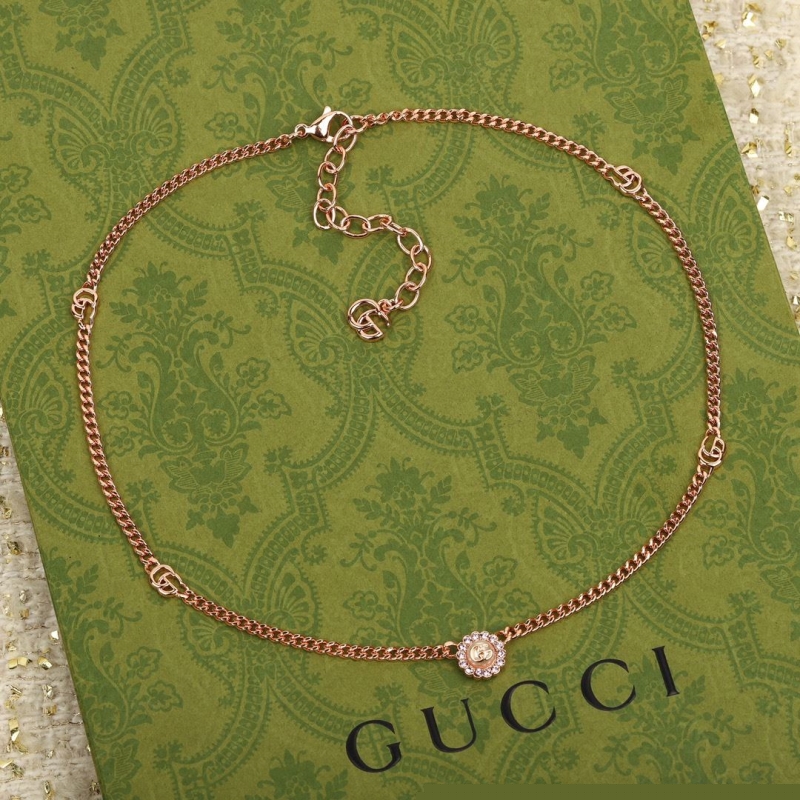 G*u*i necklaces